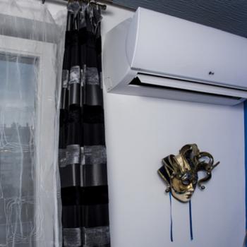 Klimatyzator LG Prestige sypialnia, mieszkanie w Krakowie.